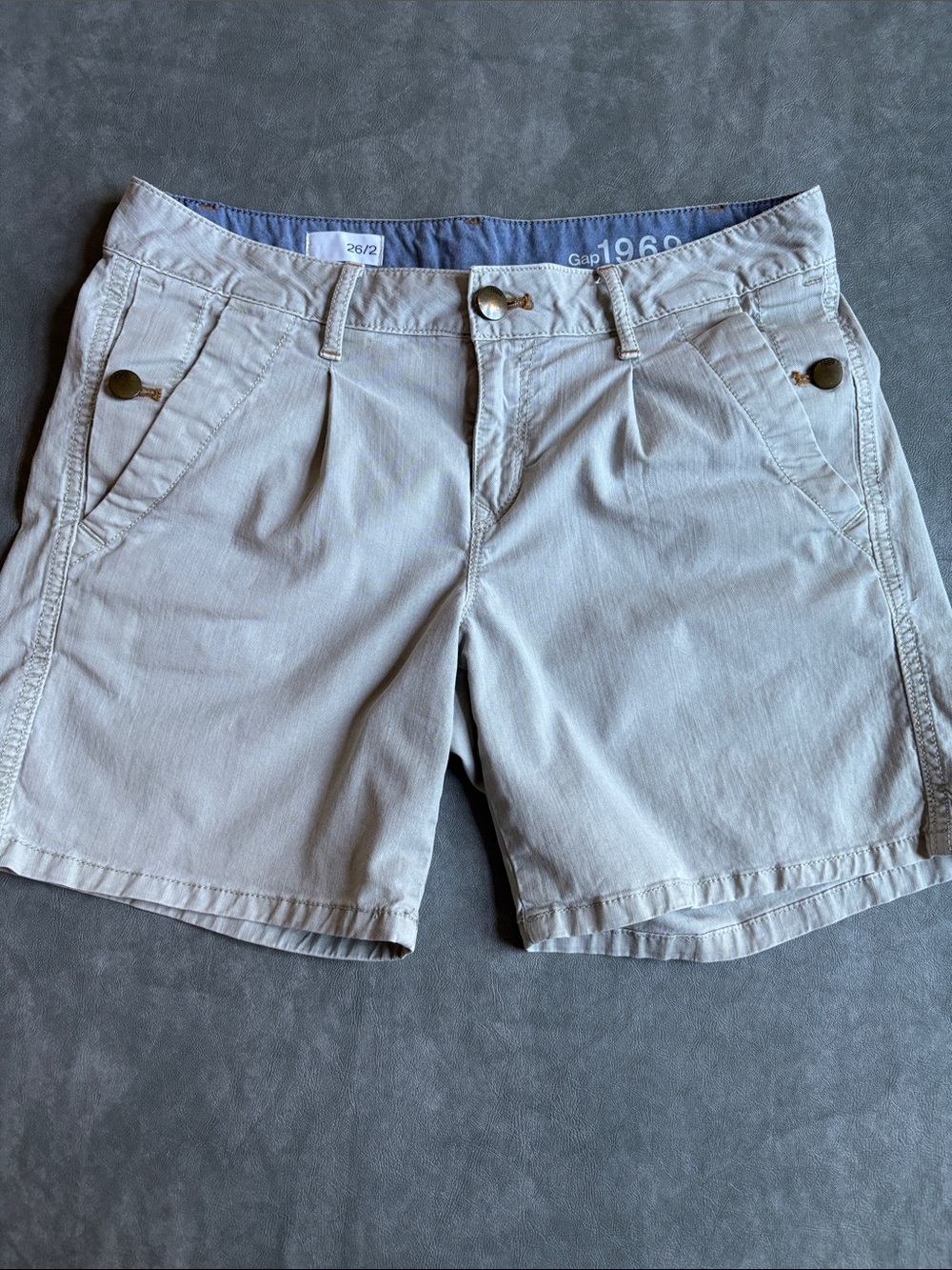 GAP Women's Light Beige Casual Shorts Size 26/2